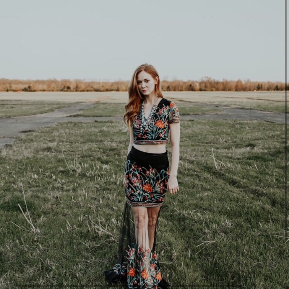 2 piece L’Atiste set with flower detailing